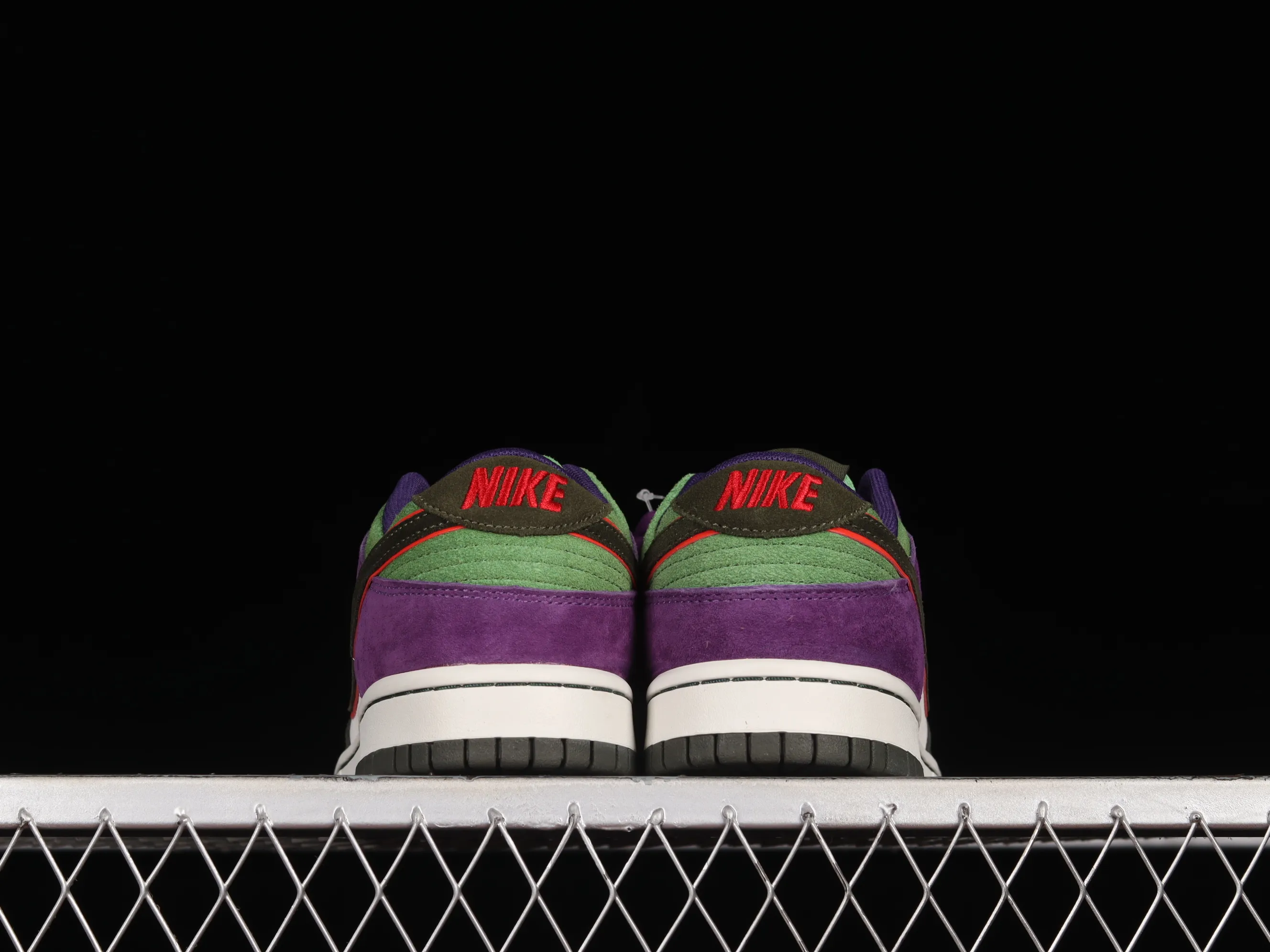 All Categories Nk SB Dunk Series Nk SB Dunk Low Low-top sneakers Otomo Katsuhiro x Nk SB Dunk Low "Steamboy OST" Otomo Katsuhiro co-branded SB low-top sports and leisure sneakers LF0039-023